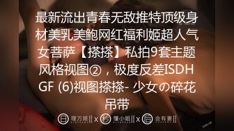 某某门事件】第56弹 一对中年情侣在小树林艹逼，没想到被监控拍到，简直就是在看现场直播！