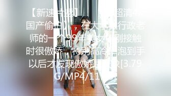 露脸的极品长腿黑色丝袜轻少妇 厕所里开档XXOO先口爆再肏B